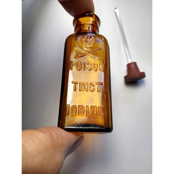 Antique Amber Glass Poison Bottle Skull & Crossbones Tincture Iodine Dropper K7 - Picture 6 of 7